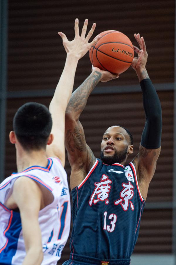 一日cba四川对哪里(CBA：广东大胜四川)