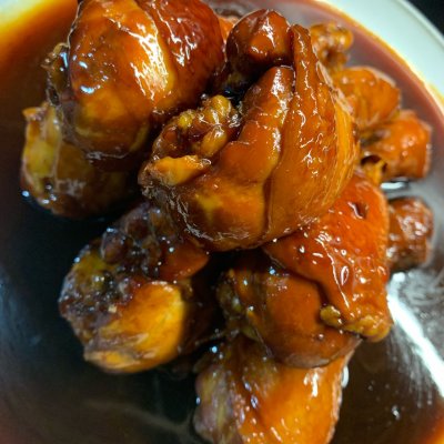 1,准备6只鸡腿 琵琶腿 洗净放入锅中 倒入冷水2