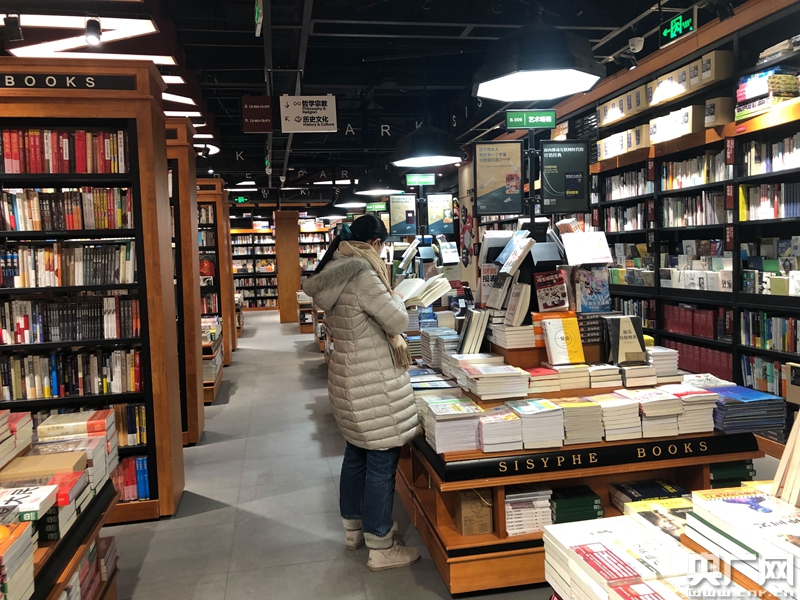 實體書店“求生”：書價“虛高”背后是電商折扣優勢 試水線上平臺效果待考