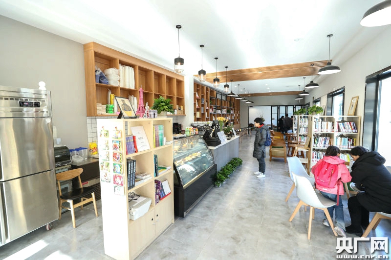 實體書店“求生”：書價“虛高”背后是電商折扣優勢 試水線上平臺效果待考