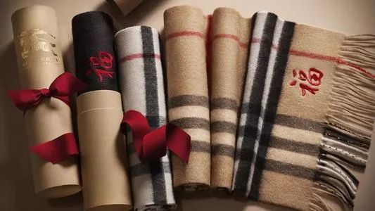 “刘雯在赶春运”、劈叉牛、福牛……牛年限量我笑裂