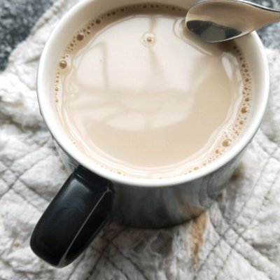 奶茶怎么做最简单方法（懒人福利超简单的快手菜焦糖奶茶）