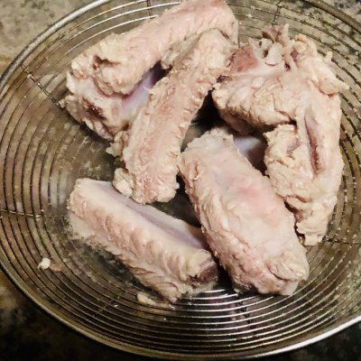 红烧排骨最简单的做法步骤（红烧排骨煮法分享秒变大厨）