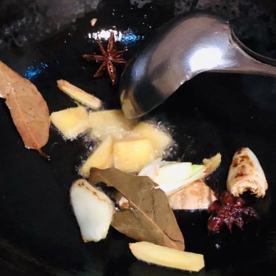 红烧排骨最简单的做法步骤（红烧排骨煮法分享秒变大厨）