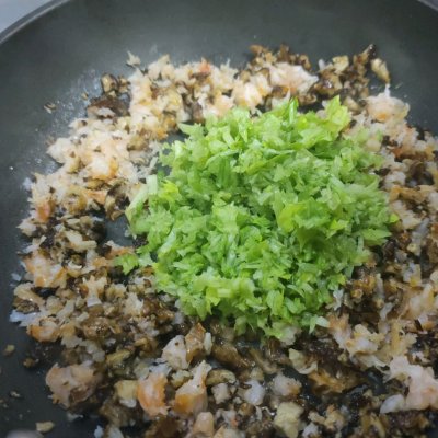 春卷馅料怎么配才好吃（超美味又简单的春卷制作教程）