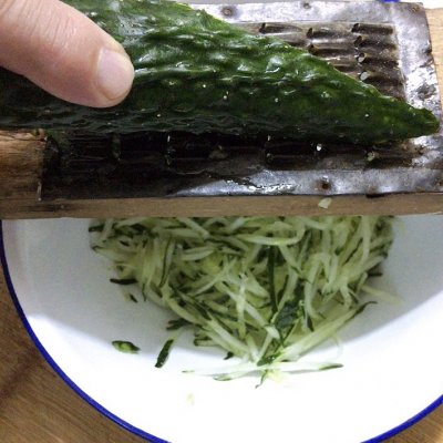 涼拌金針菇的做法,涼拌金針菇的做法視頻