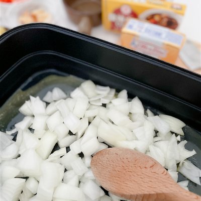 日式咖喱和泰式咖喱有什么区别（日式纯素奶油咖喱饭）