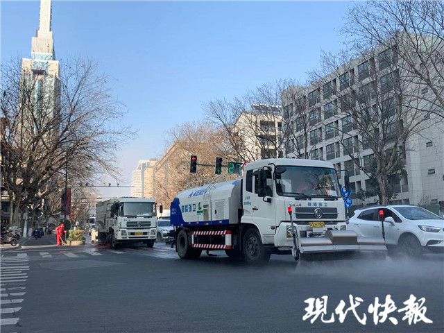 南京鼓楼区开展“洗城行动”，159条道路街巷全面大扫除