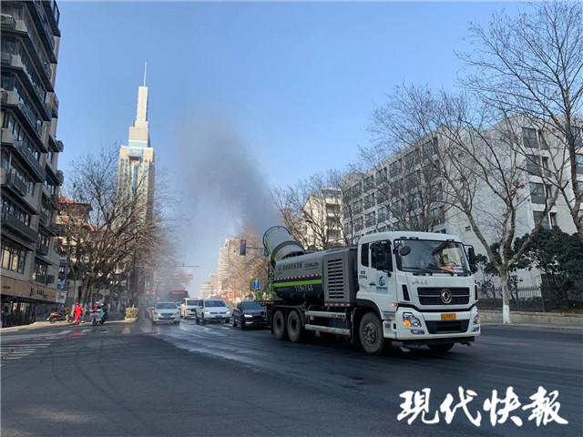 南京鼓楼区开展“洗城行动”，159条道路街巷全面大扫除