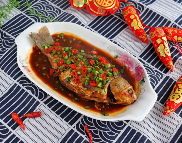紅燒鯽魚的做法,紅燒鯽魚的做法和步驟的視頻