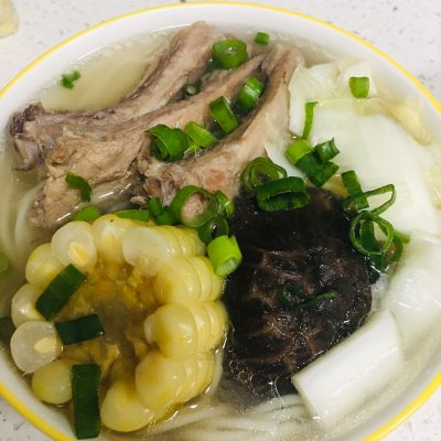 排骨汤面怎么做(教你做一道简单快手的清炖排骨面)