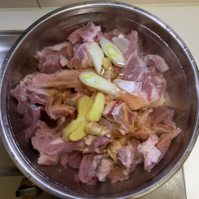 羊肉燉蘿卜正宗的做法,羊肉燉蘿卜正宗的做法視頻