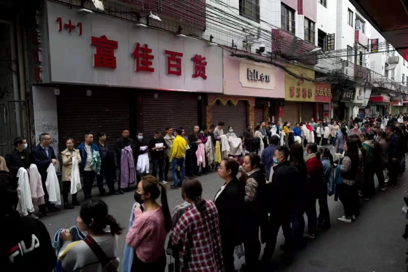 “廣州老板排隊等被工人挑”再現，稱月薪過萬仍招不到人