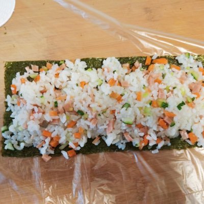 做寿司的方法和步骤（分享最简单的的寿司做法）