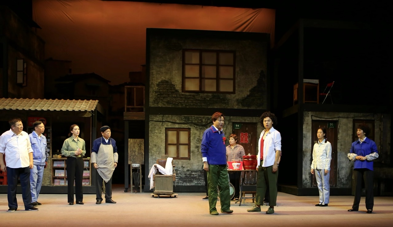 “上海人看滑稽戏，就像中国足球”，脱口秀火了，滑稽戏呢？