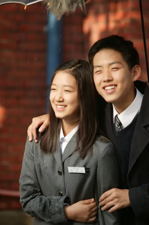 时髦办 | 把韩剧男神收割了个遍,朴信惠才31岁