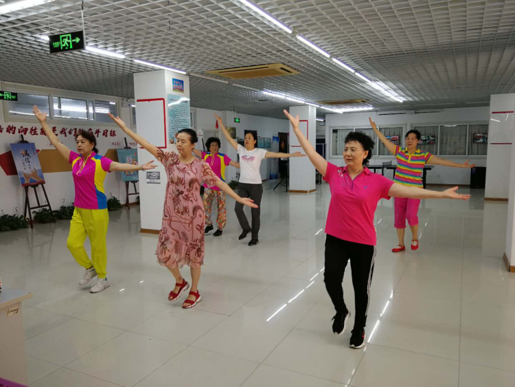 政前方 | 巾帼何须让须眉，百般红紫斗芳菲