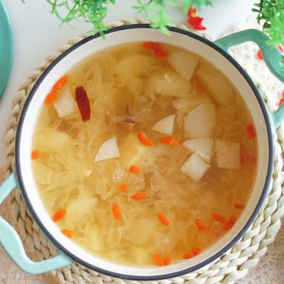 冰糖银耳莲子羹(最适合春天喝的一款养生汤做法技巧)