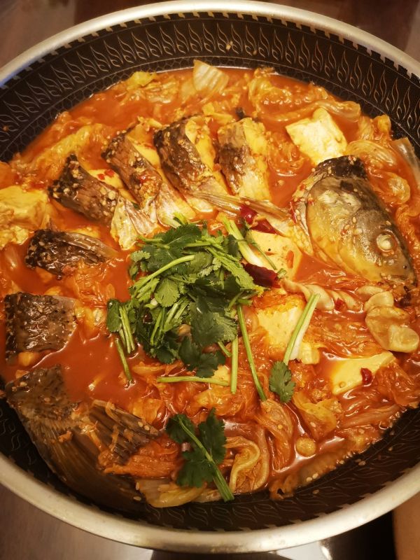 火锅底料炖鱼(香辣鲜美，火锅底料炖鱼的味蕾盛宴)