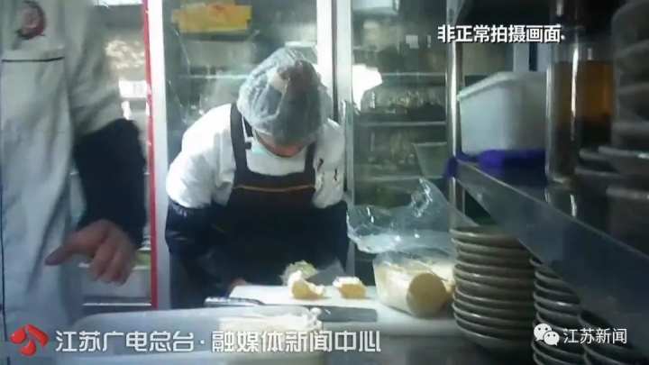 触目惊心！卧底知名火锅品牌小龙坎：土豆烂了继续用、拖把捣制冰机……