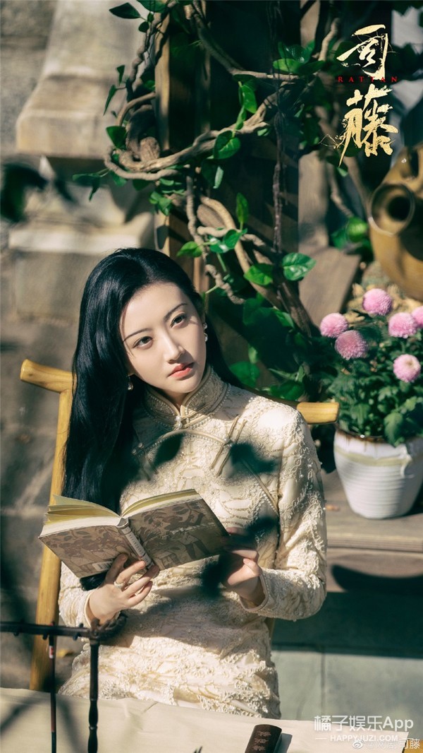 穿上旗袍的景甜，被誉为行走的人间富贵花，论正确服化道的重要性