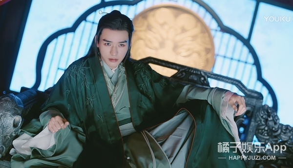 穿上旗袍的景甜，被誉为行走的人间富贵花，论正确服化道的重要性