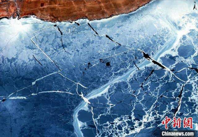卫星图像观察青海湖：“高原蓝宝石”开裂，出现大量浮冰