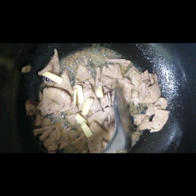 洋葱猪肝做法（懒人必备这道洋葱炒猪肝十分钟就上桌）