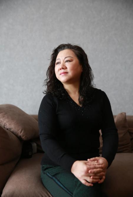 王伟牺牲20年，妻子仍在等他返航，儿子今成海军军官，已服役4年