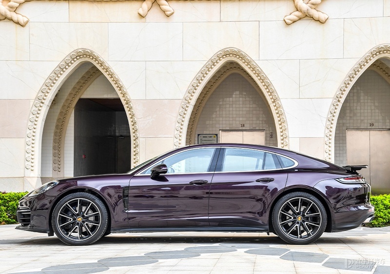 保时捷轿车多少钱人到中年开跑车太惹眼