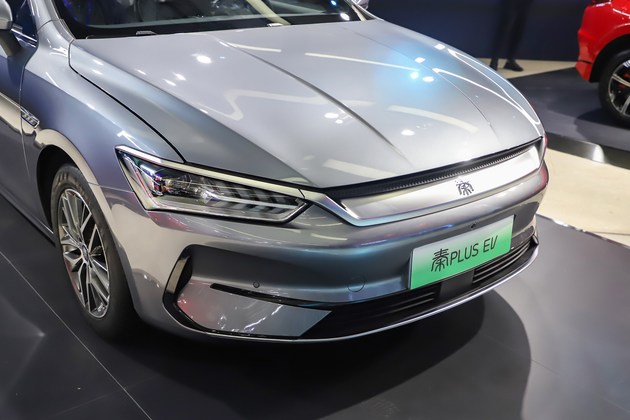 售12.98万元起/配刀片电池/续航600km 实拍比亚迪秦plus ev