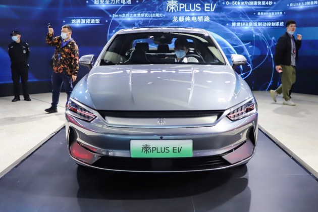 售12.98万元起/配刀片电池/续航600km 实拍比亚迪秦plus ev