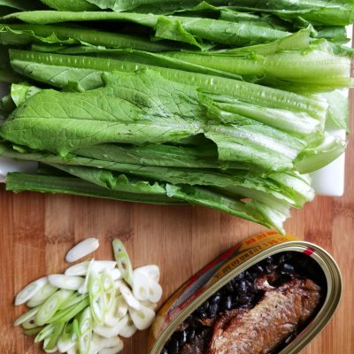 豆豉鲮鱼油麦菜怎么做(豆豉鲮鱼油麦菜的做法)