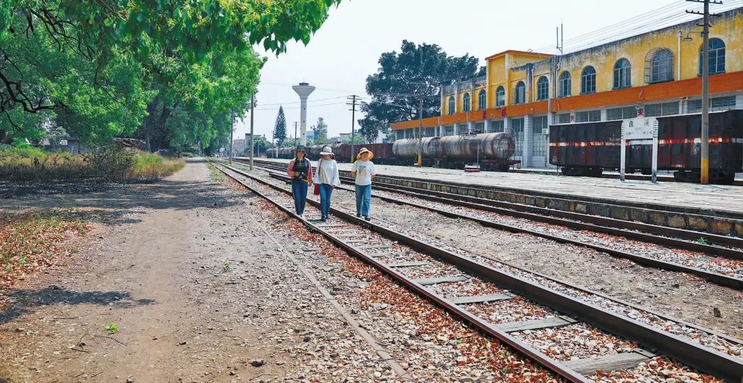 「党史学习教育」寻访盘溪中学革命活动遗址和盘溪地下交通站所在地