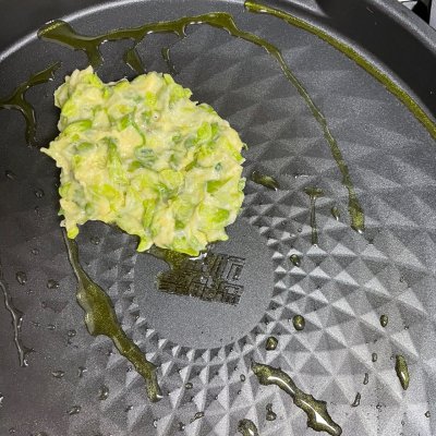 槐花餅怎么樣做最好吃,槐花餅怎么樣做最好吃視頻