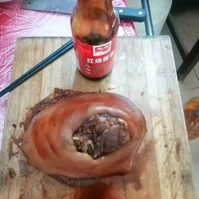 猪肘子的家常做法（分享简单快捷又好吃的猪肘子）