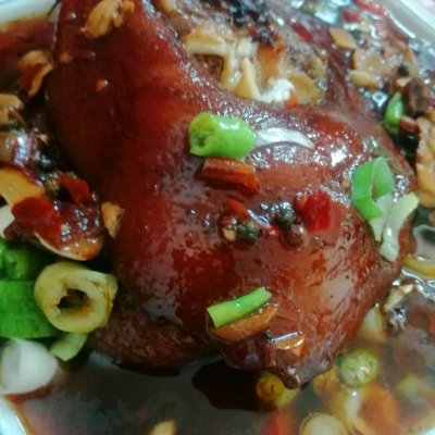 猪肘子的家常做法（分享简单快捷又好吃的猪肘子）