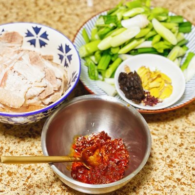蒜苗回鍋肉的做法,蒜苗回鍋肉的做法最正宗的做法四川