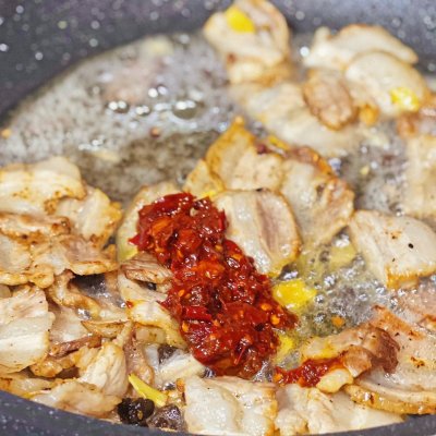 蒜苗回鍋肉的做法,蒜苗回鍋肉的做法最正宗的做法四川