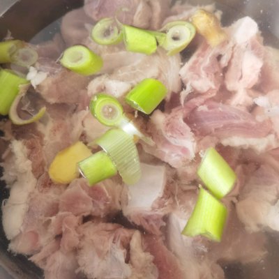 红烧排骨的做法大全（厨娘教你一招巧做红烧排骨）