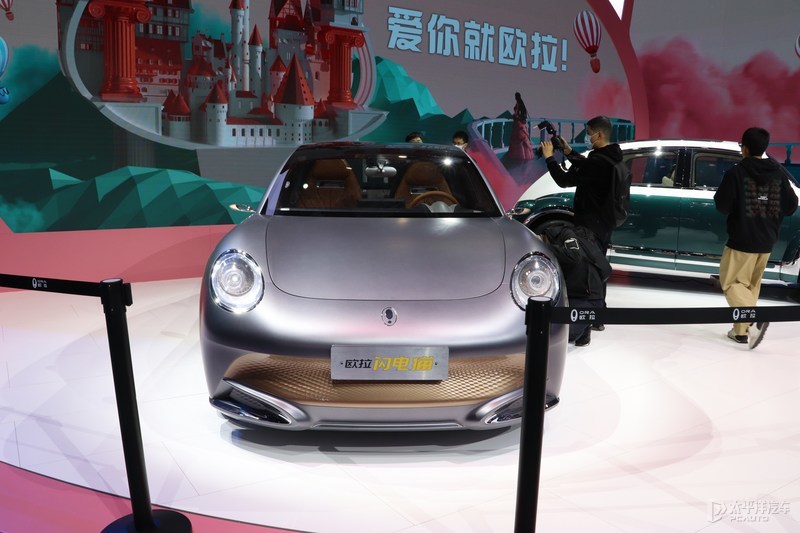3.3秒破百/1000km续航都是小意思 上海车展十大最强电动车