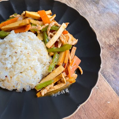 香干炒肉丝(香干炒肉丝,做盖饭绝配的风味,只做给最爱的人) - 趣味