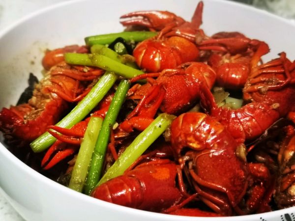学做蒜泥龙虾（教你做蒜泥龙虾孩子吃了都说再来一盘）