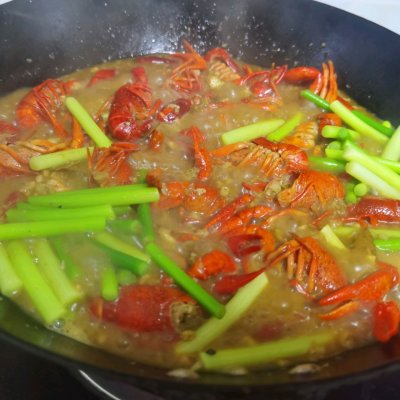 学做蒜泥龙虾（教你做蒜泥龙虾孩子吃了都说再来一盘）