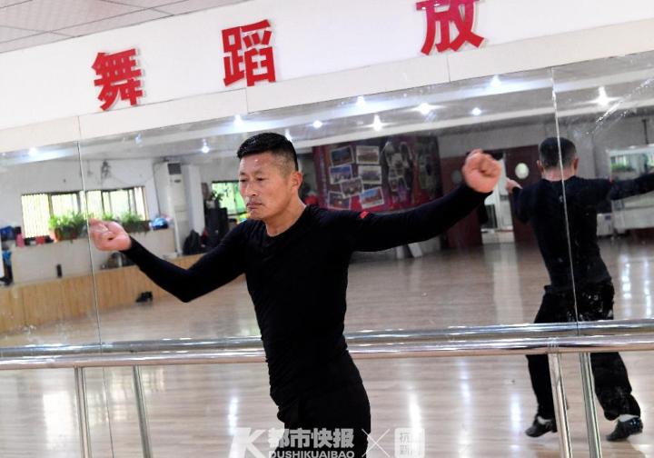 爱跳舞的环卫工刘文革：我退休想留在义乌，开一个舞蹈培训班