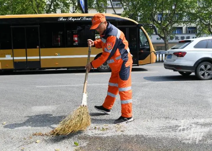 东阳成人舞蹈培训班（做了18年的环卫工作）