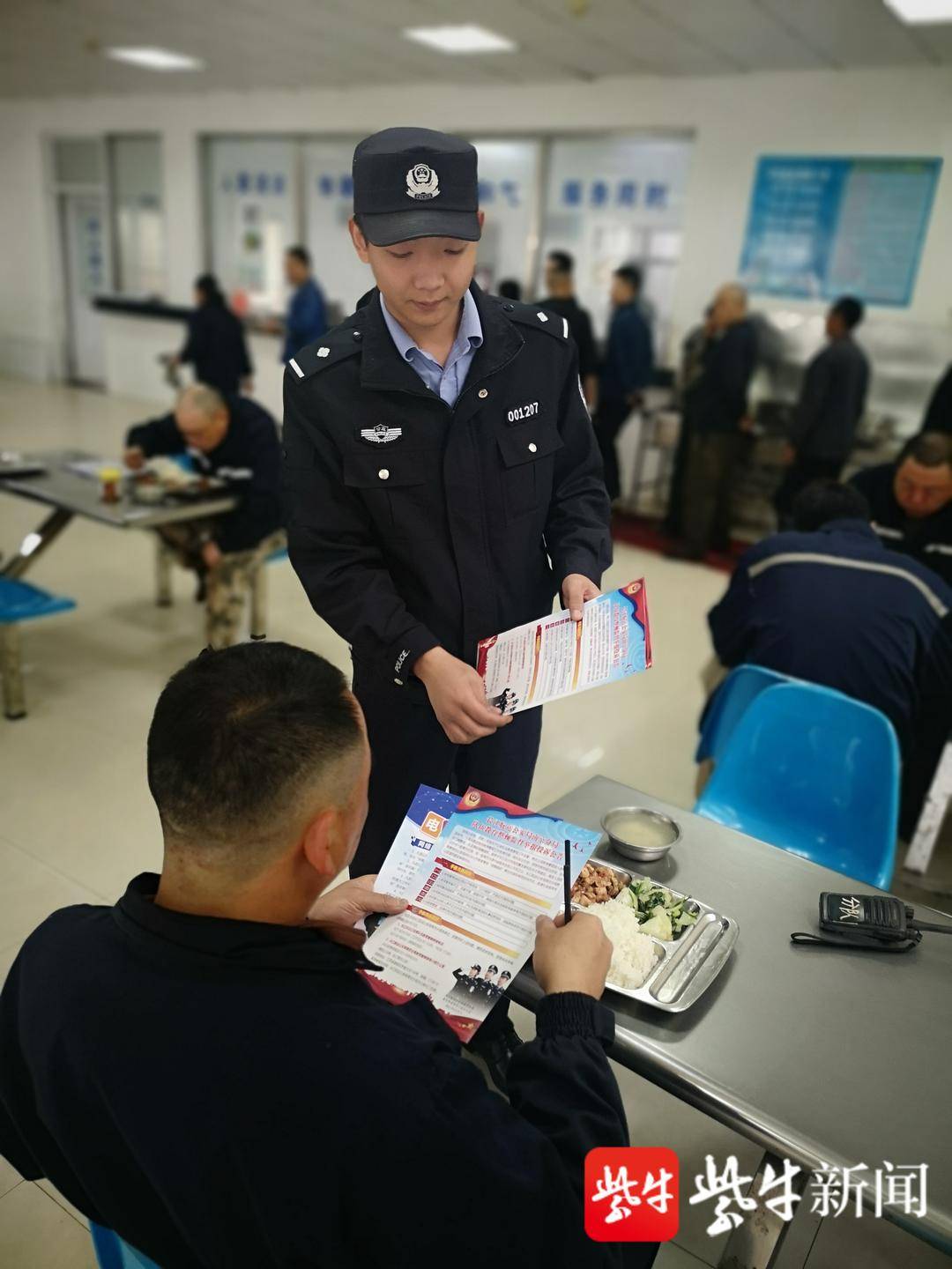 防诈宣传课PPT走进码头！沿江派出所开展反诈宣传