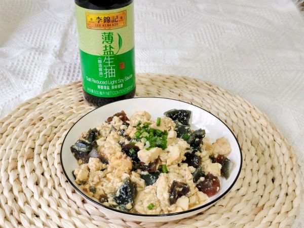 皮蛋豆腐凉拌的做法(最适合在家吃的皮蛋拌豆腐)