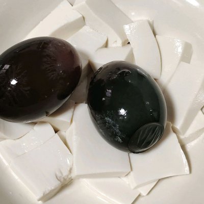 皮蛋豆腐凉拌的做法(最适合在家吃的皮蛋拌豆腐)