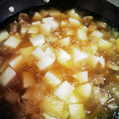 牛肉胡萝卜（8步教你轻松做出好喝的牛肉萝卜汤）